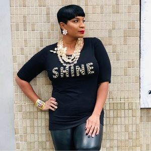 Necklace with a leaf brooch